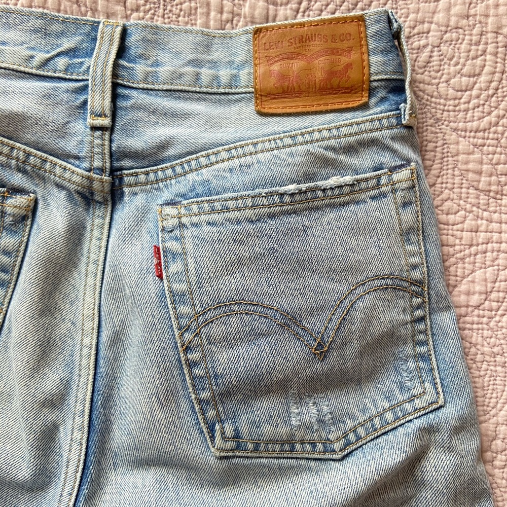 Ripped Wedgie Levi’s